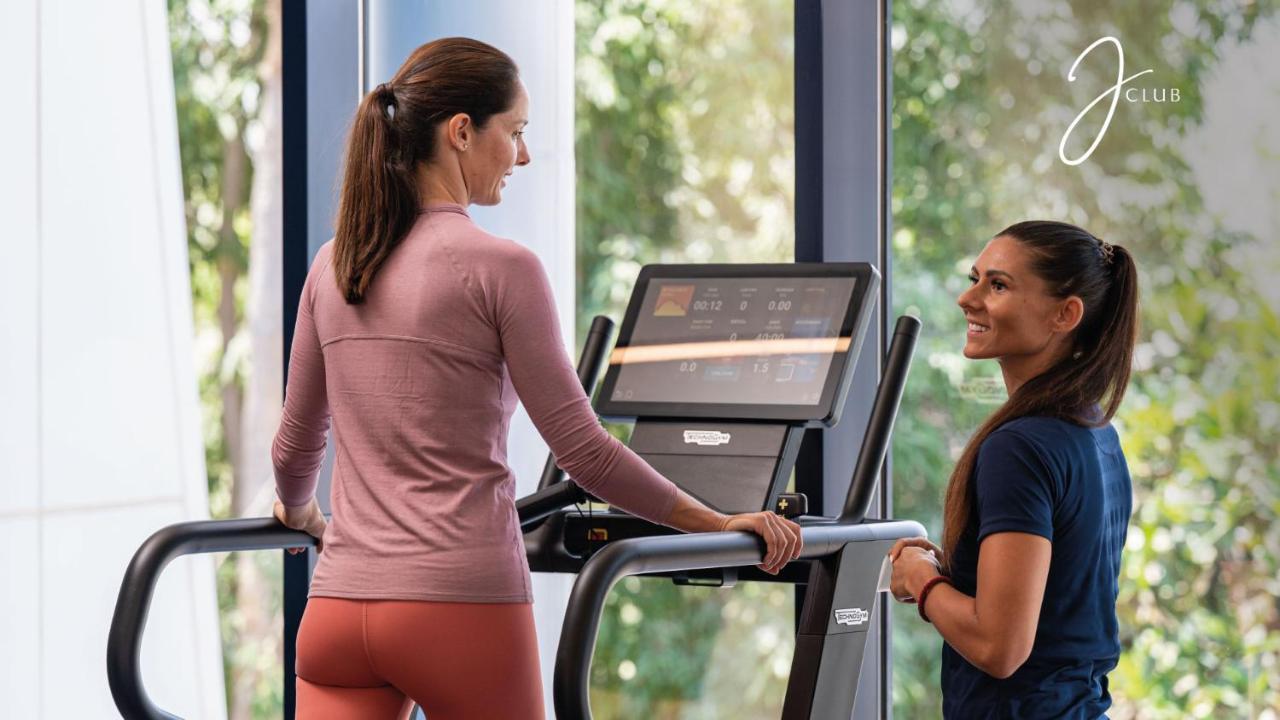 Jumeirah Dar Al Masyaf Dubai Exterior foto A personal trainer with a client