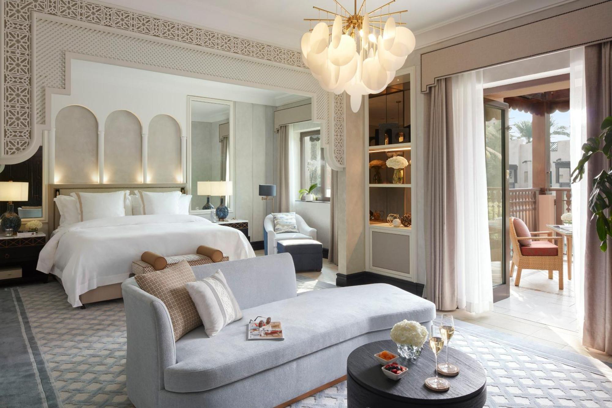 Jumeirah Dar Al Masyaf Dubai Exterior foto A suite at The Ritz-Carlton, DIFC