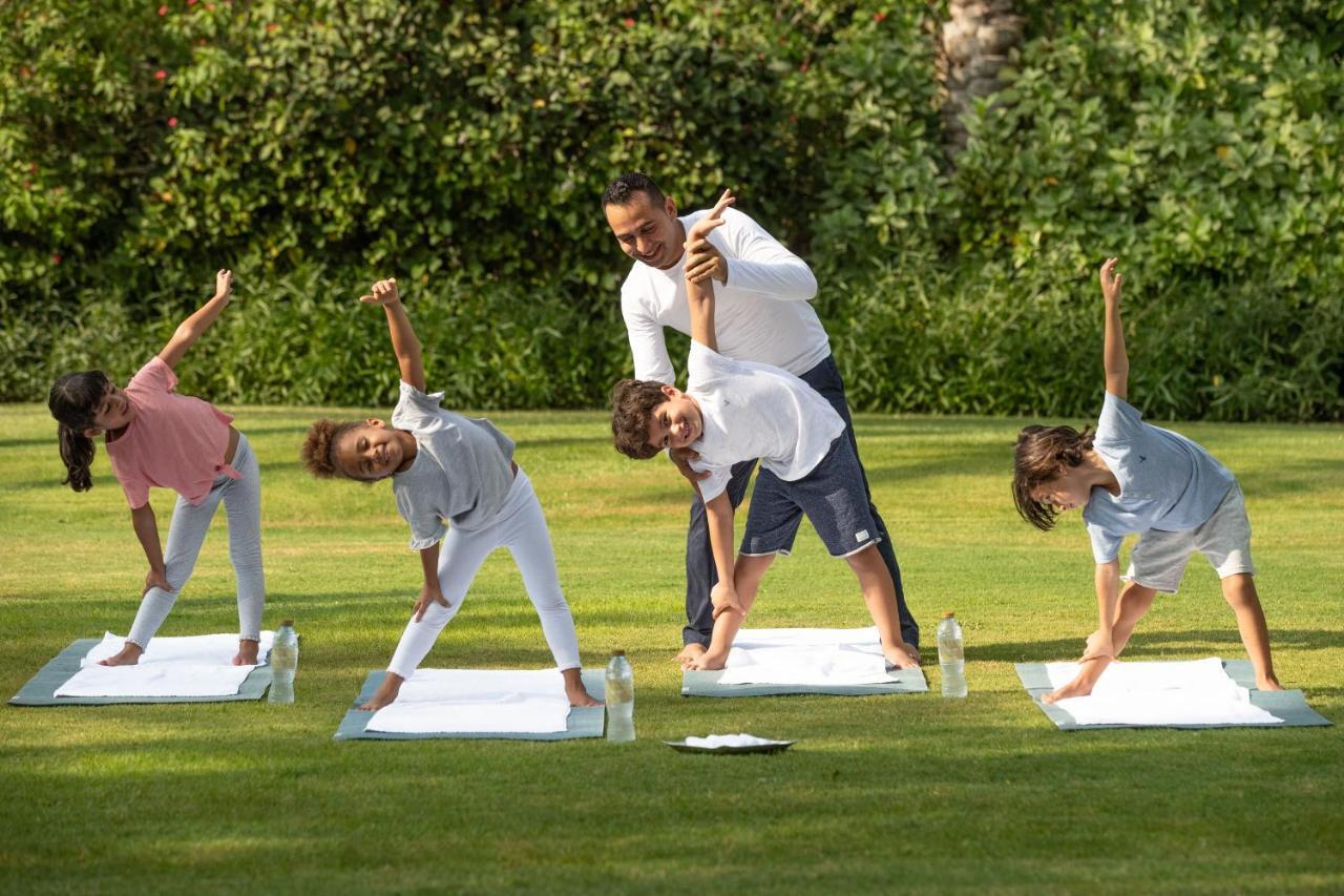 Jumeirah Dar Al Masyaf Dubai Exterior foto The Crown Prince and his children practice yoga at the Crown Prince's summer residence, 2019